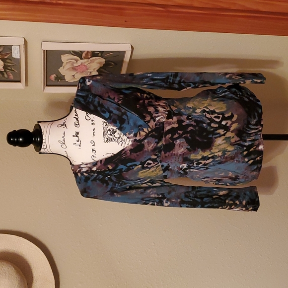Animal Print Boutique Top Blue Size SMALL - Picture 1 of 8